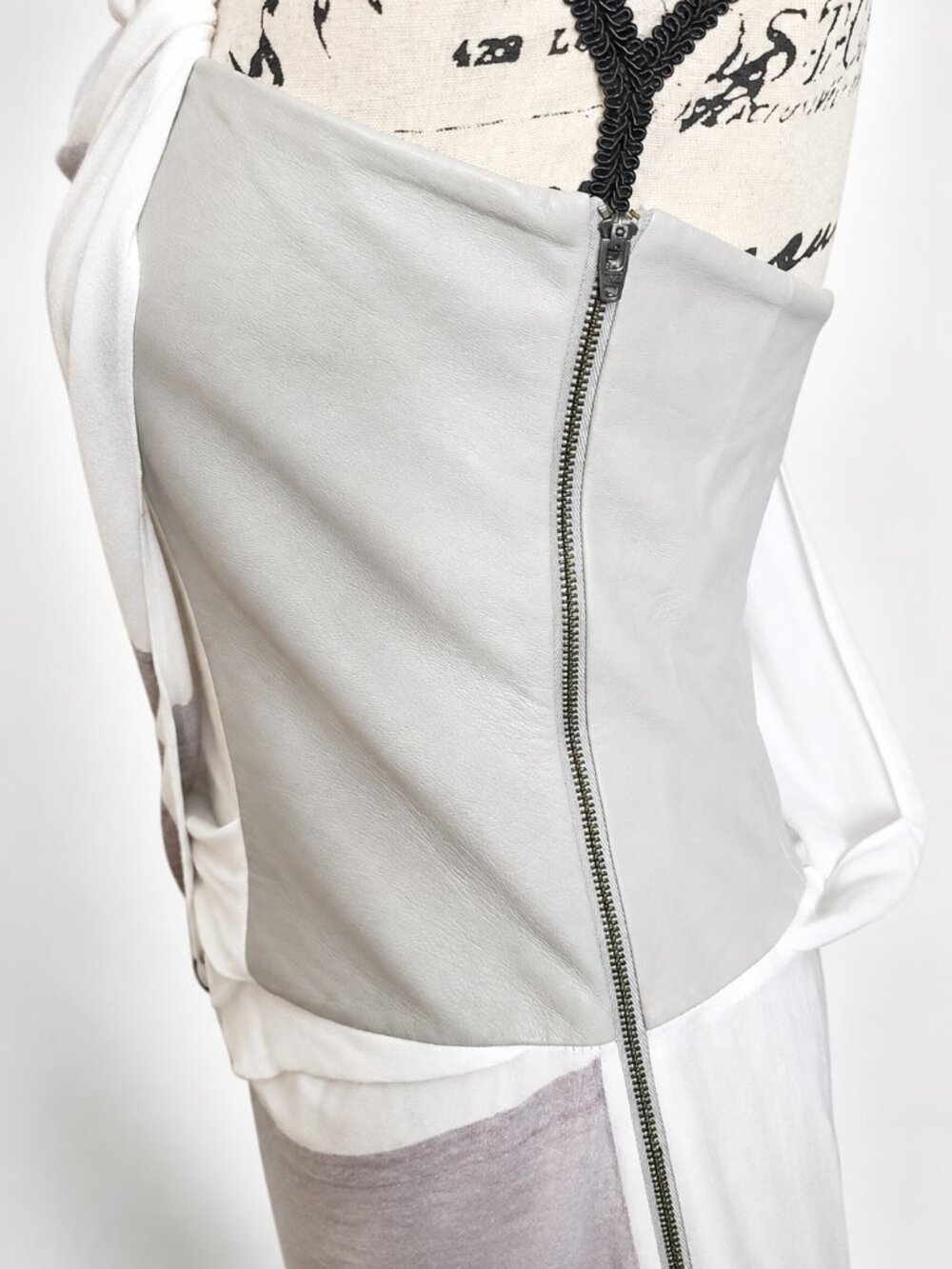 Helmut Lang Asymmetrical One-Shoulder Draped Dress w/ Leather Trim Size 4 - Picture 8 of 15